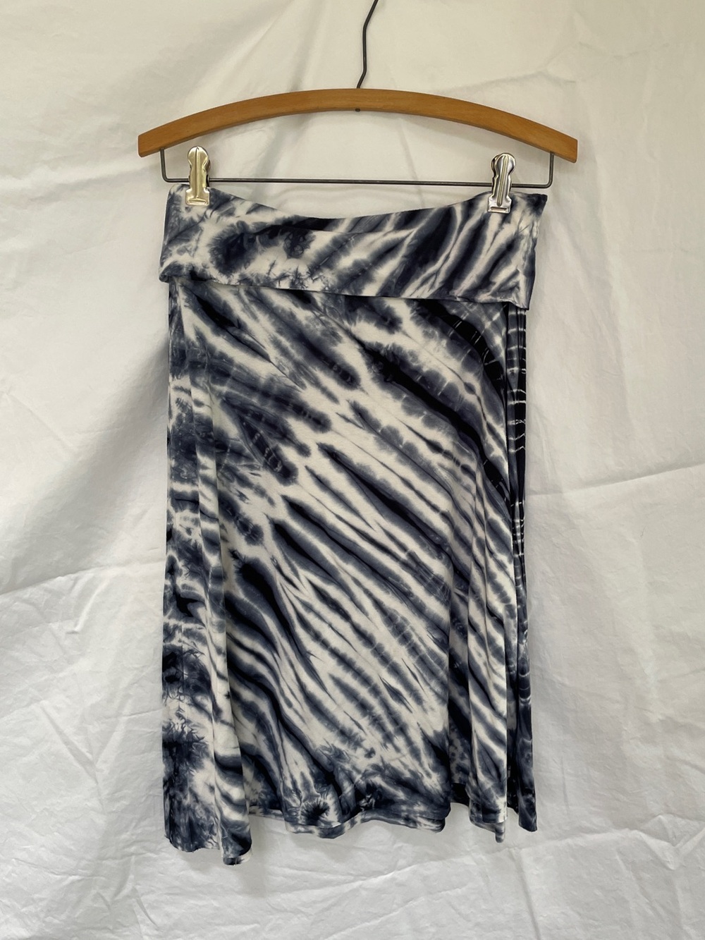 Three Dots Fold-Over Waist Tie-Dye Skirt - Dark Blue and White